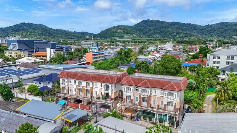 3 Bedrooms 3 Bathrooms Townhouse