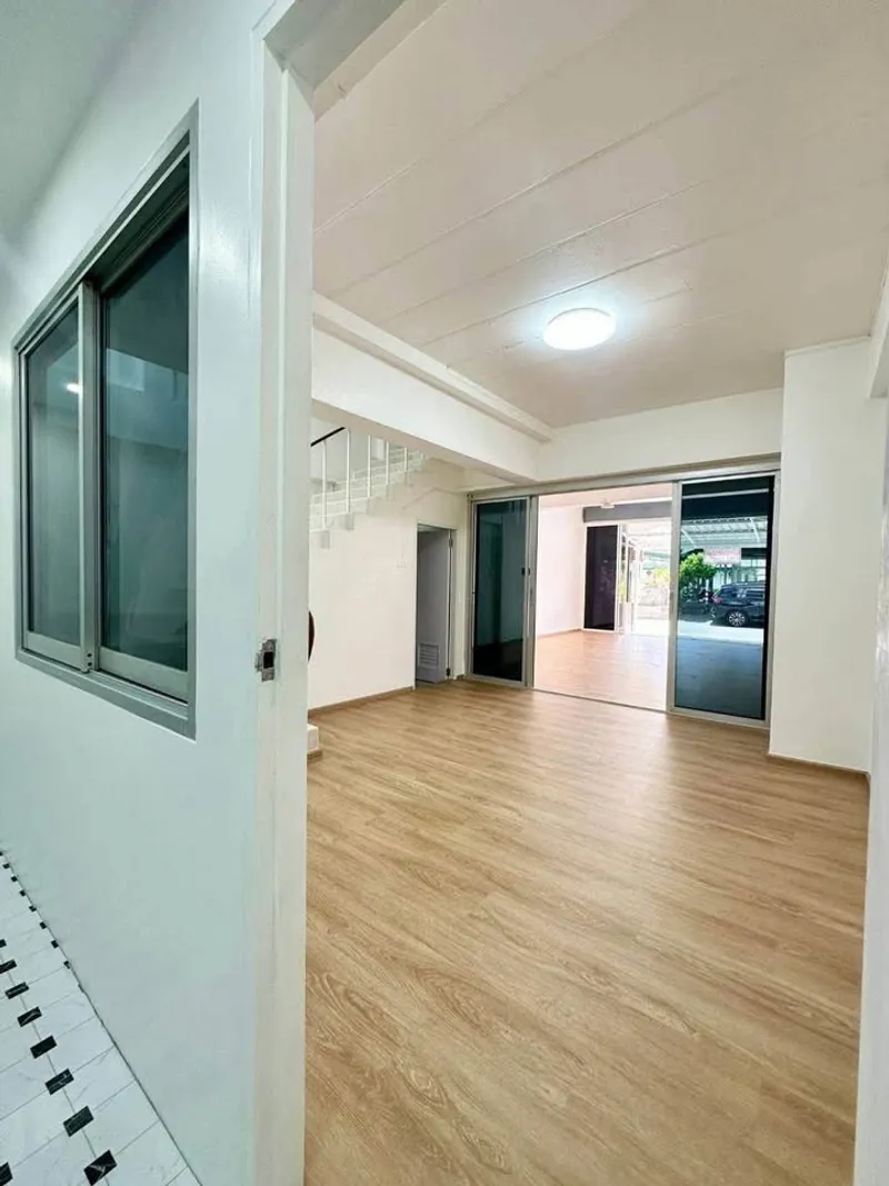 ทาวน์เฮาส์หลังบ้านที่ได้รับการปรับปรุง - ภูเก็ต (ฉลอง)