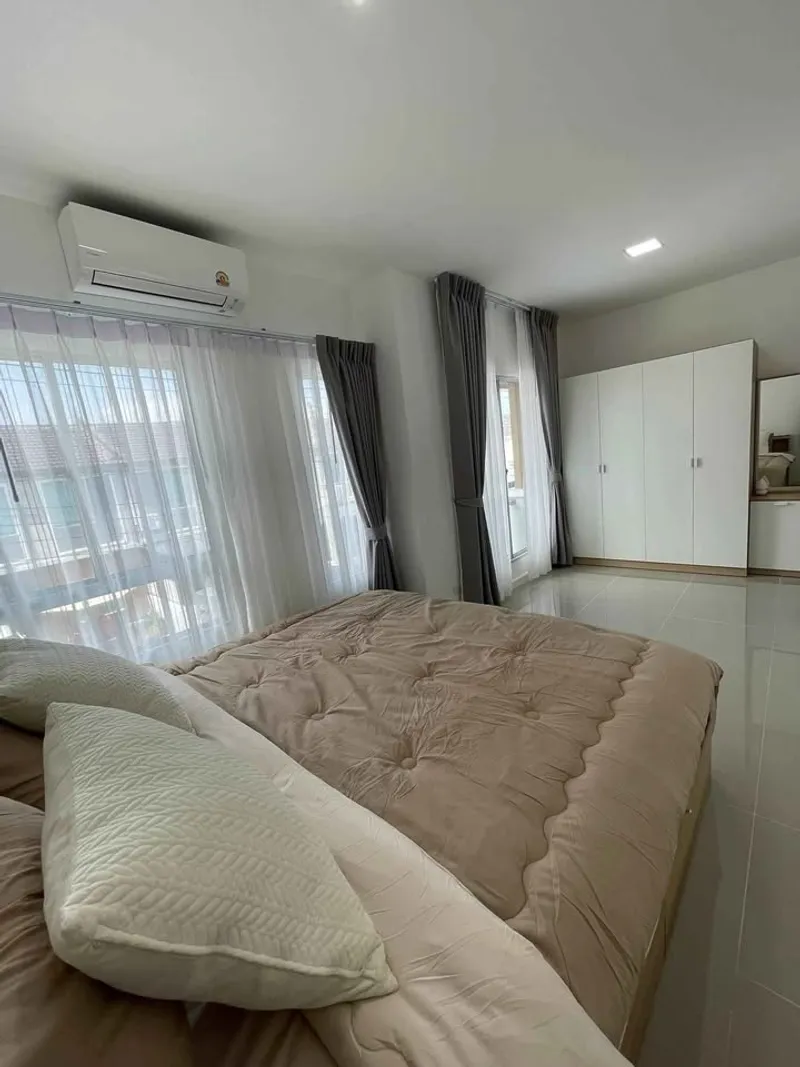 3 Bedroom 2 Bathroom Fully Furnished Townhouse for Rent