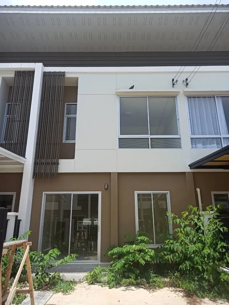 3 ห้องนอน 2 ห้องน้ำ บ้านทาวน์เฮาส์