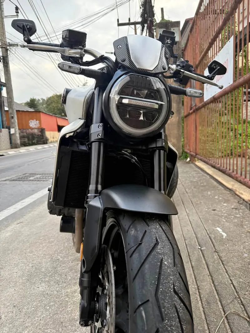 ฮอนด้า CB 1000 RR ให้เช่า