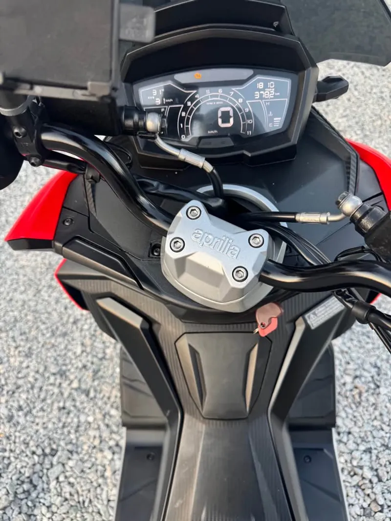 2022 Aprilia SR GT 200 MINT