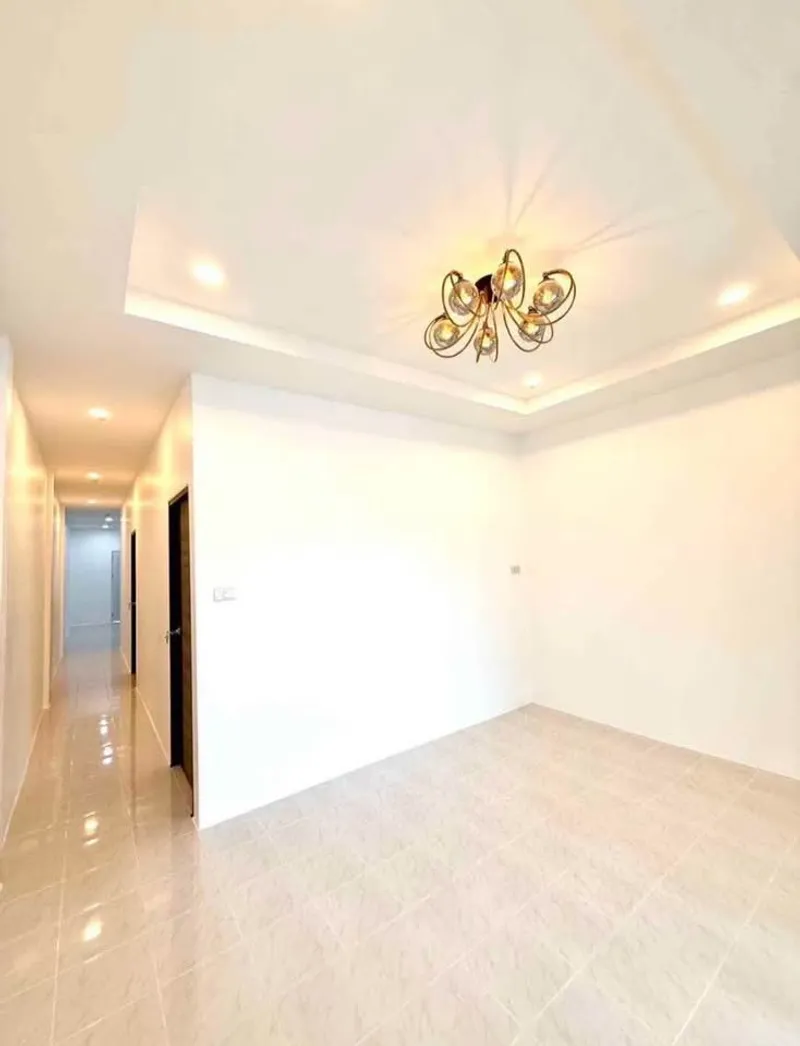 2 Bedrooms 1 Bathroom - House