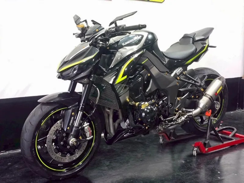 2017 Kawasaki Z1000R naked bike