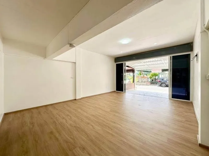 ทาวน์เฮาส์หลังบ้านที่ได้รับการปรับปรุง - ภูเก็ต (ฉลอง)