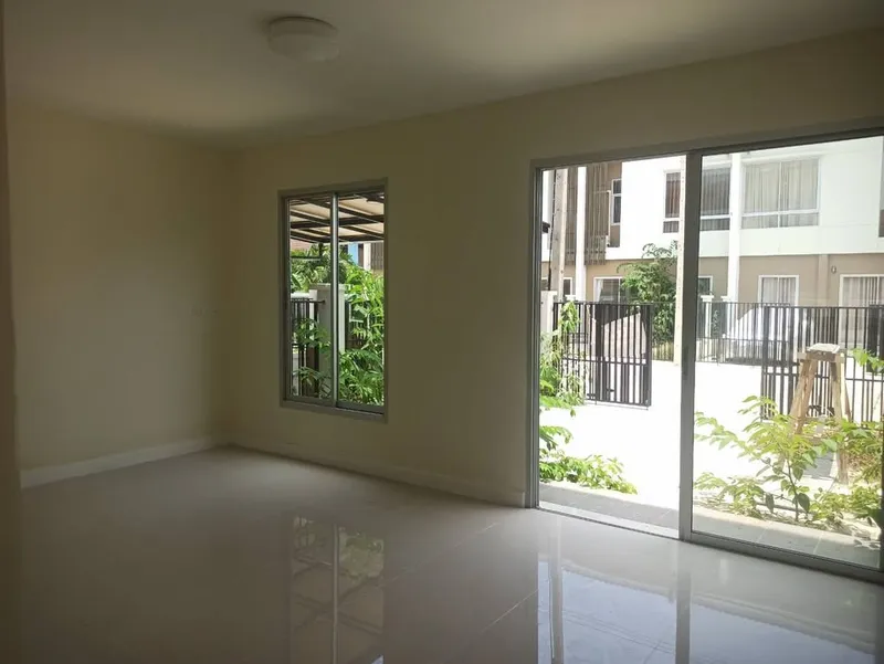 3 ห้องนอน 2 ห้องน้ำ บ้านทาวน์เฮาส์