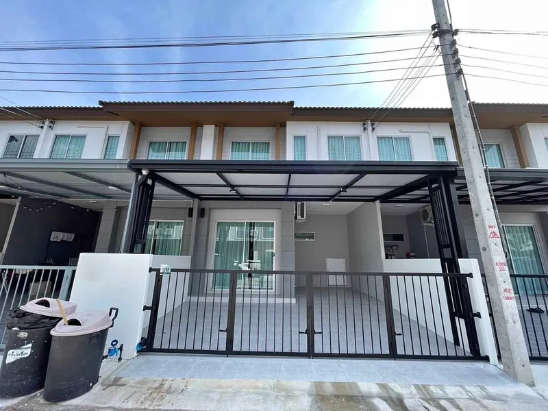 3 Bedroom 2 Bathroom Fully Furnished Townhouse for Rent