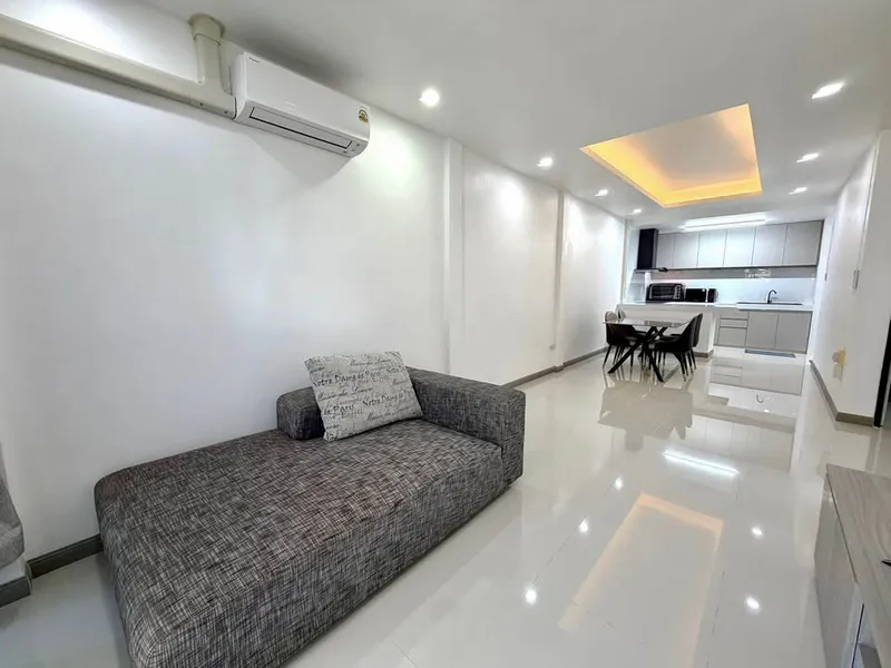 2 Bedrooms 1 Bathroom Townhouse for Rent