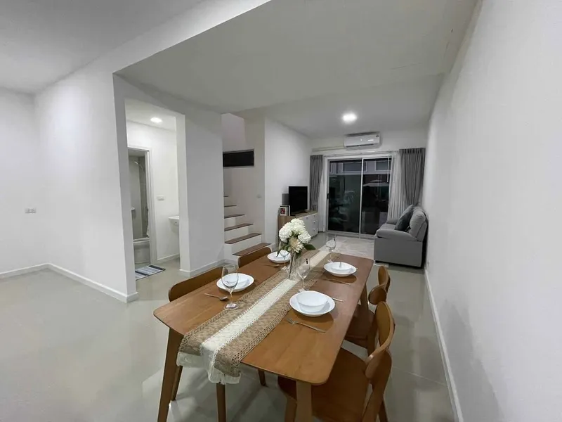 3 Bedroom 2 Bathroom Fully Furnished Townhouse for Rent