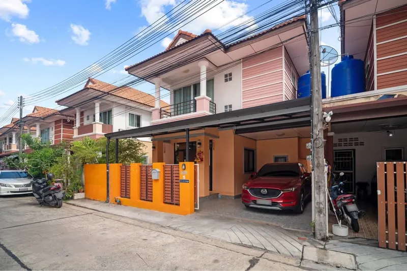 House for Sale in Classic Thai Style!