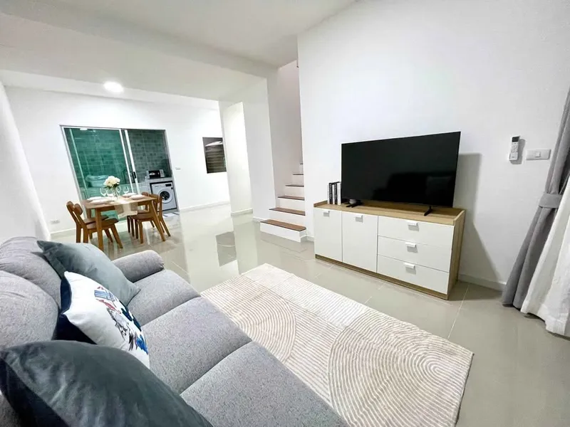 3 Bedroom 2 Bathroom Fully Furnished Townhouse for Rent