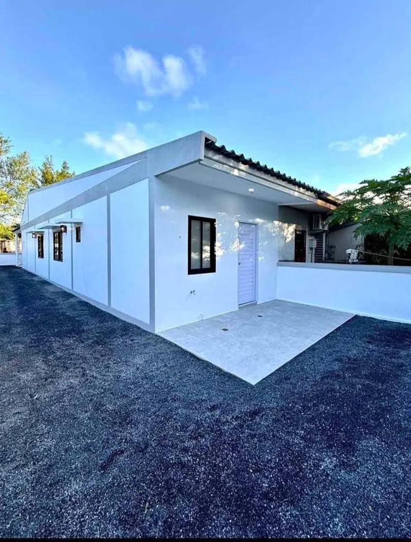 2 Bedrooms 1 Bathroom - House