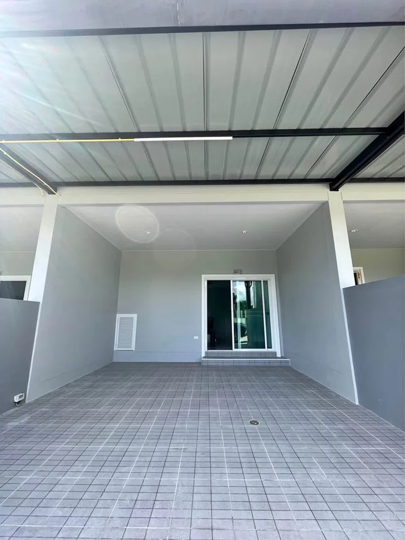 3 bedroom 3 bathroom townhouse