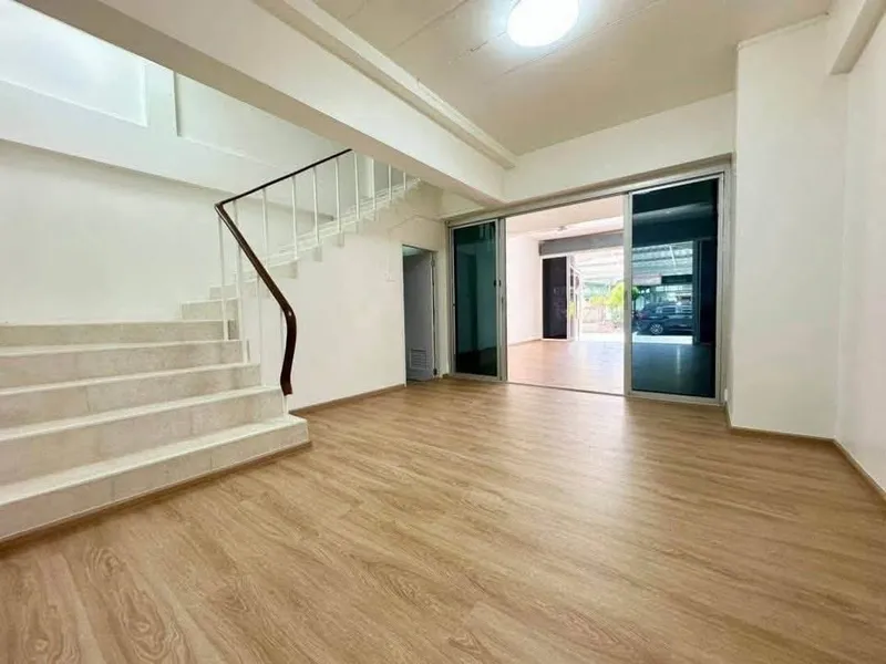 ทาวน์เฮาส์หลังบ้านที่ได้รับการปรับปรุง - ภูเก็ต (ฉลอง)