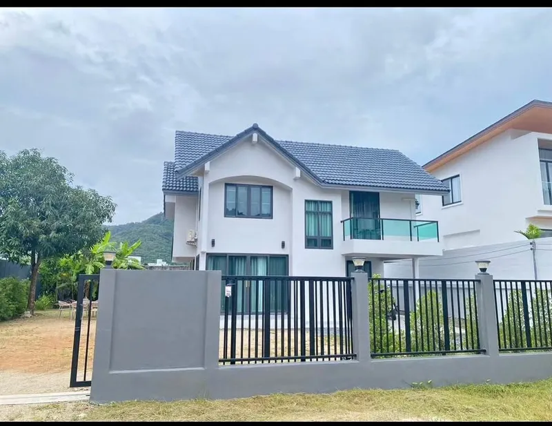 3 beds 2 bathrooms – House