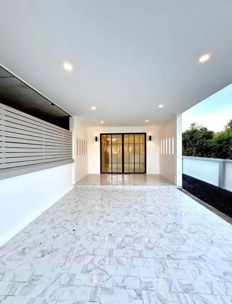 2 Bedrooms 1 Bathroom - House