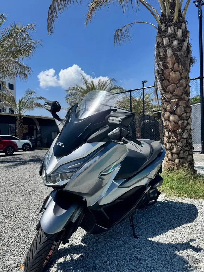 Honda Forza 300 2018 – Excellent Condition Maxi-Scooter for Sale