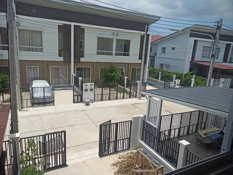 3 ห้องนอน 2 ห้องน้ำ บ้านทาวน์เฮาส์