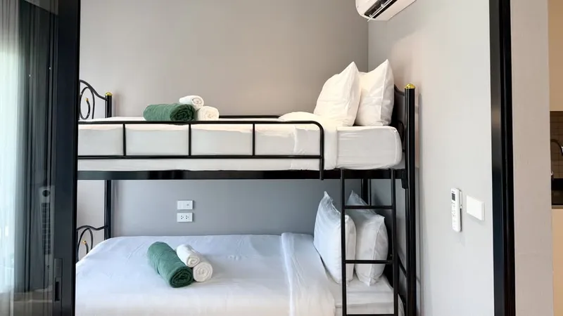 2 Beds 1 Bath Apartment