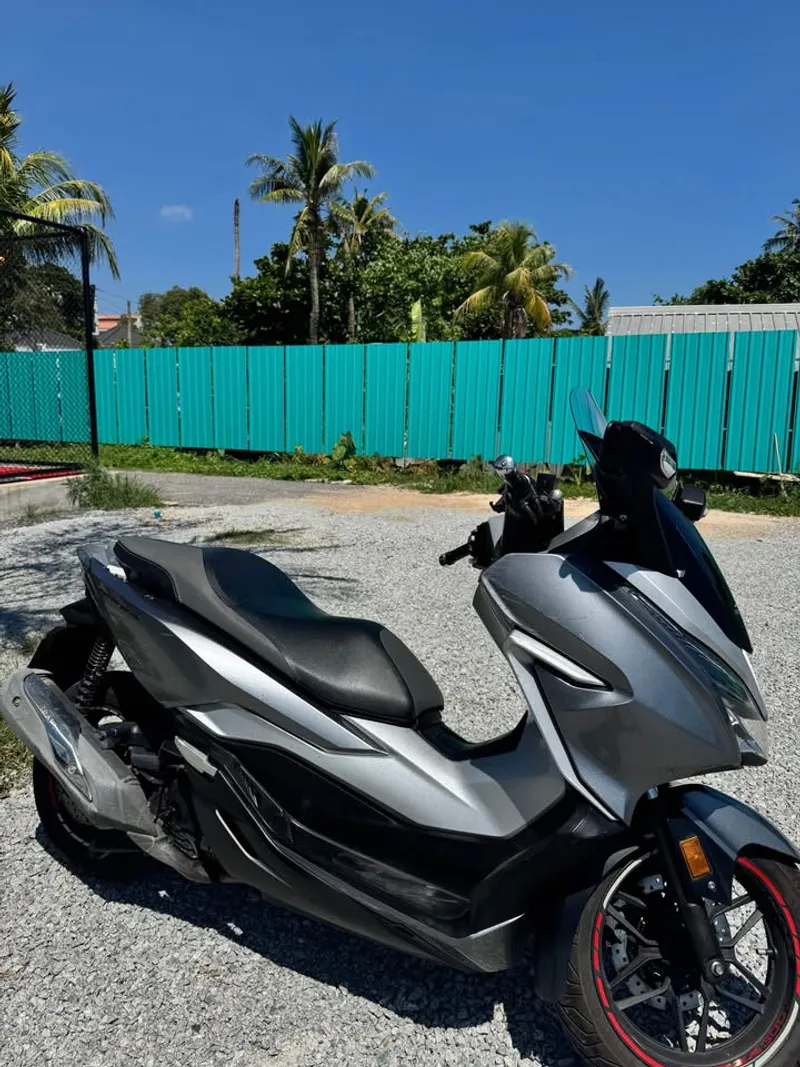 Honda Forza 300 2018 – Excellent Condition Maxi-Scooter for Sale