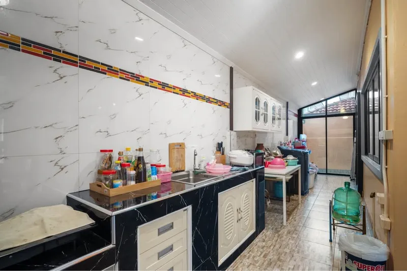 House for Sale in Classic Thai Style!