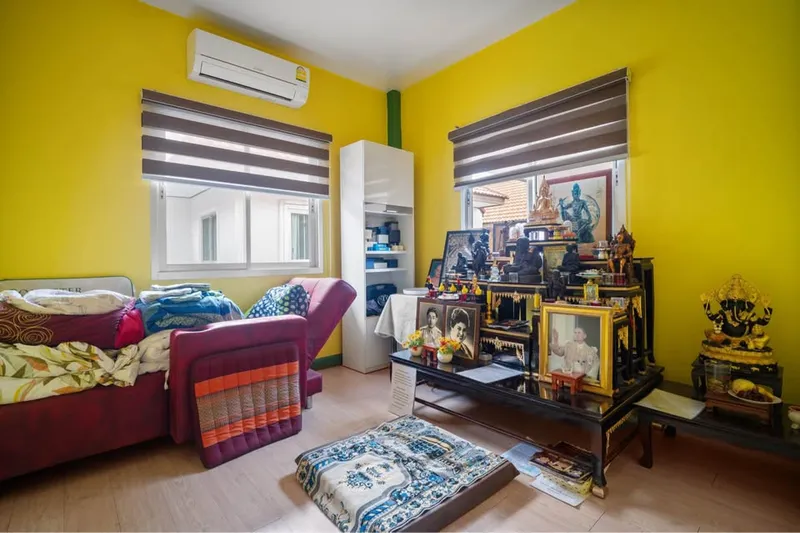 House for Sale in Classic Thai Style!