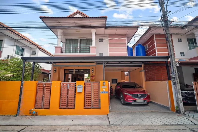 House for Sale in Classic Thai Style!